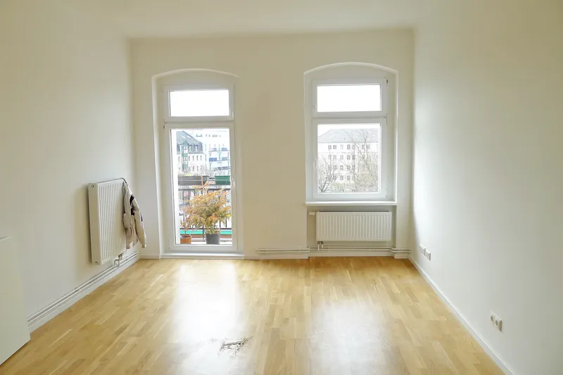 Lichtdurchflutetes 4.OG mit Parkett und Balkon, tolle Wohnlage: Scharnweberstraße/Friedrichshain! — photo 1